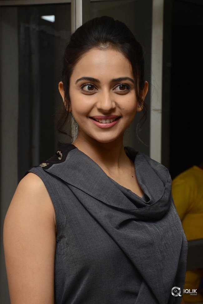 Rakul-Preet-At-Khakee-Movie-Promotions